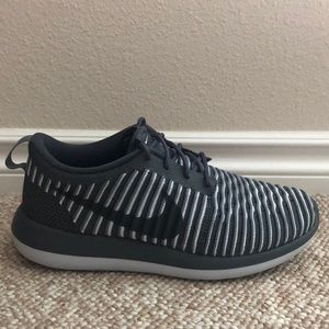 Nike Women’s Roshe Two Flyknit